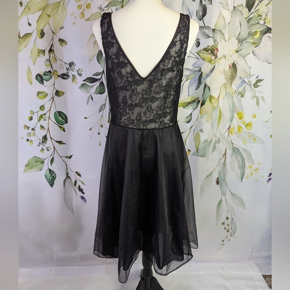 True Vintage 1960s Vanity Fair Lace Night Dress - Picture 3 of 7